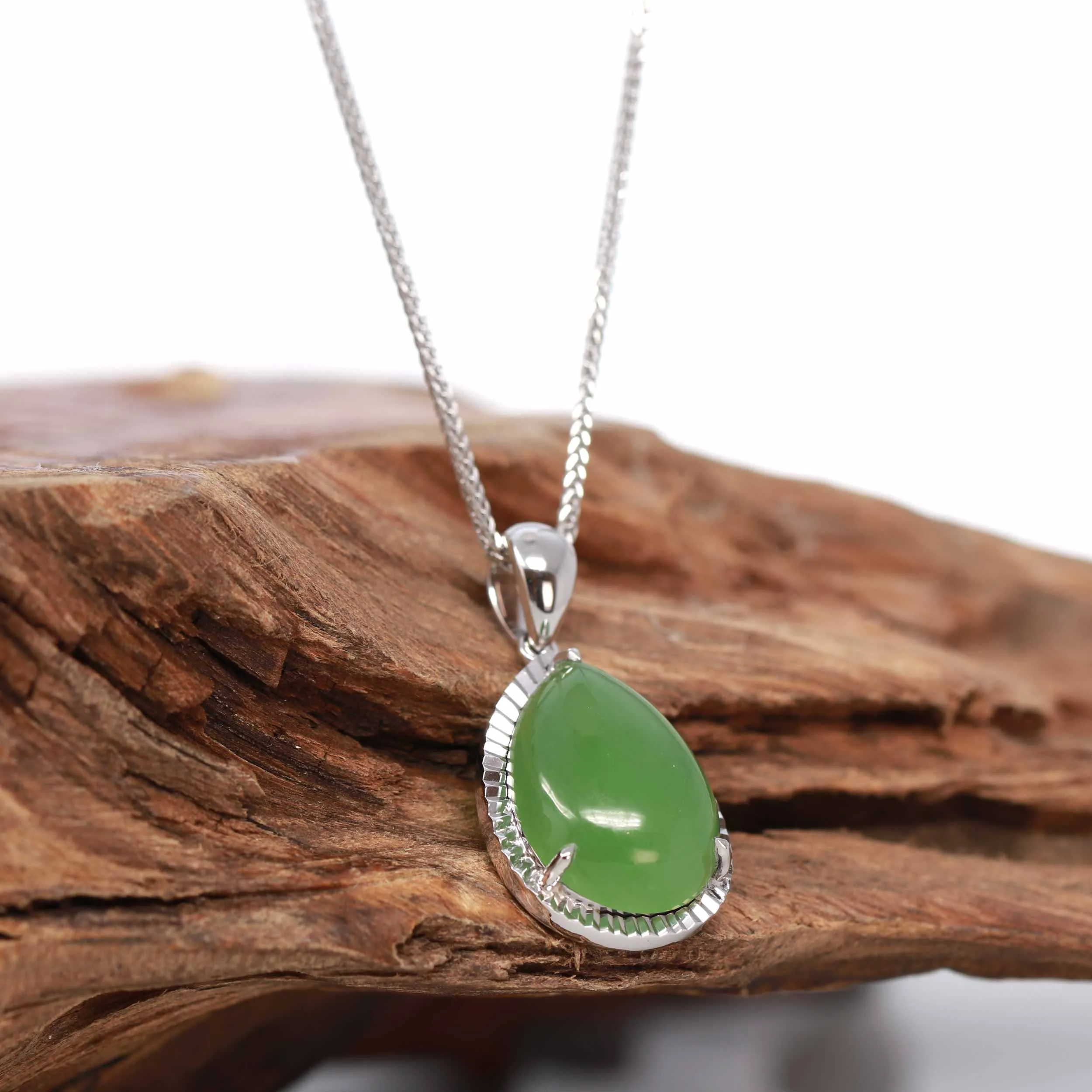 14K Gold Genuine Green Nephrite Apple Green Jade Tear Drop Diamond Cut Setting Pendant Necklace