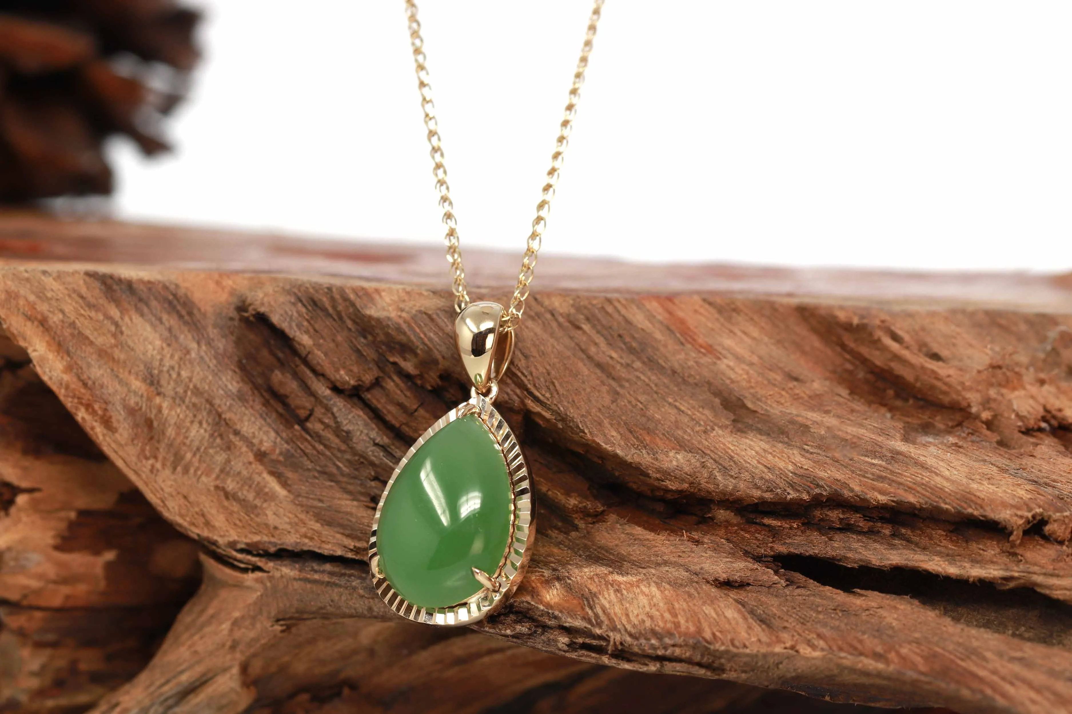 14K Gold Genuine Green Nephrite Apple Green Jade Tear Drop Diamond Cut Setting Pendant Necklace