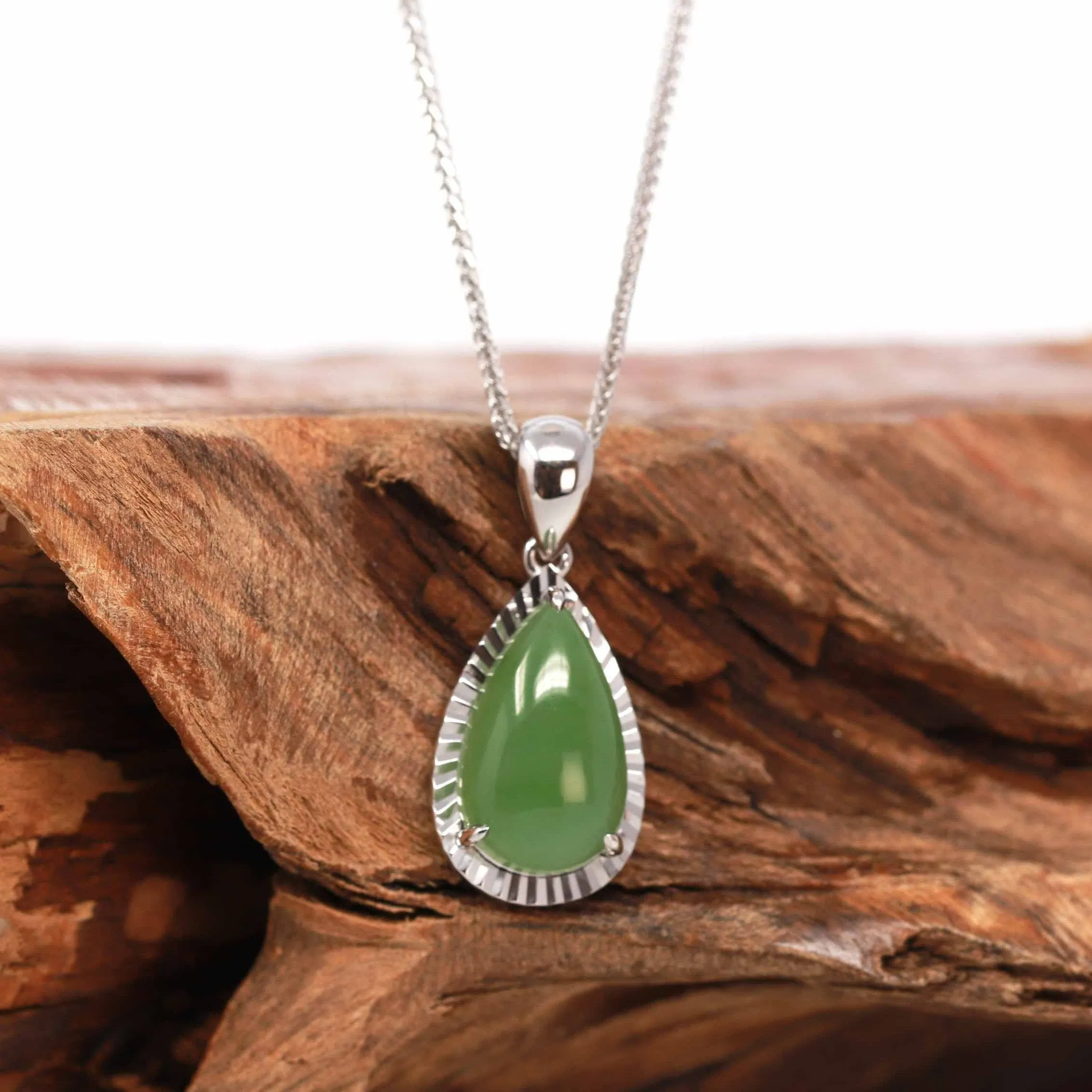 14K Gold Genuine Green Nephrite Apple Green Jade Tear Drop Diamond Cut Setting Pendant Necklace