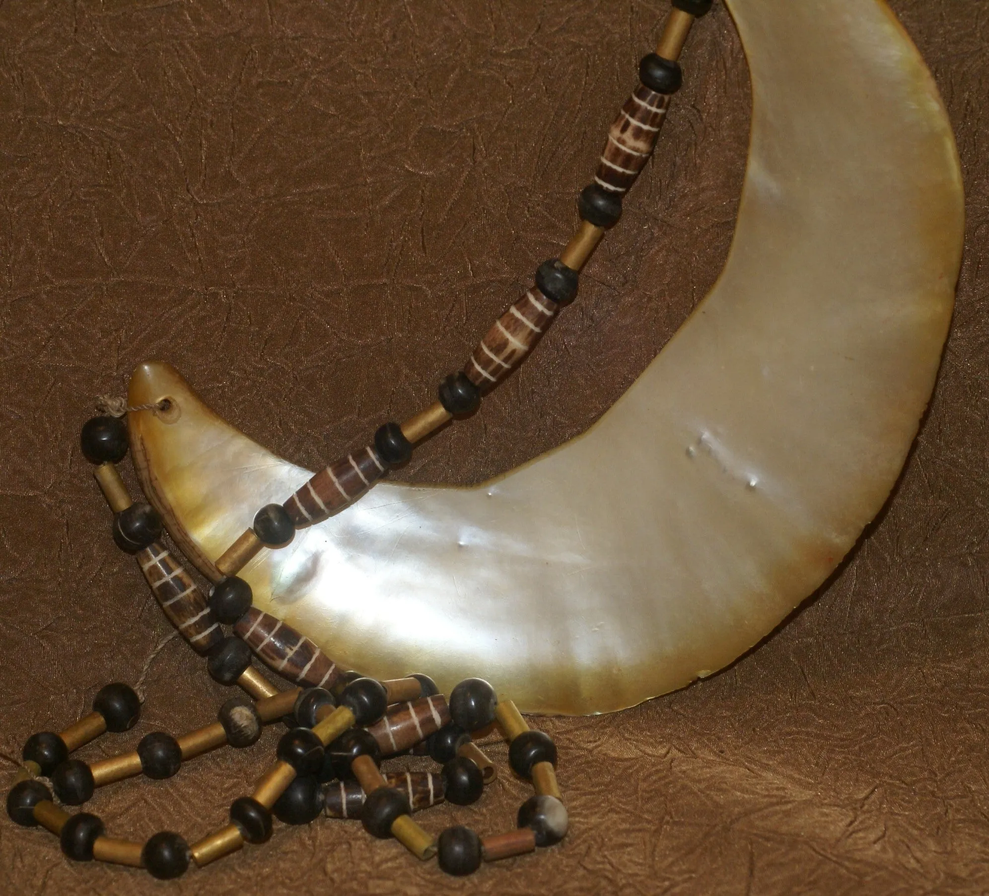 Bride Price Currency, Rare Vintage Ceremonial Moka Kina Shell Necklace (Huge Mother of Pearl Crescent) with Beaded Chain, Pectoral Collected from the Foi Tribe (New guinea), late 1900’s, Highly Collectible. KINA14