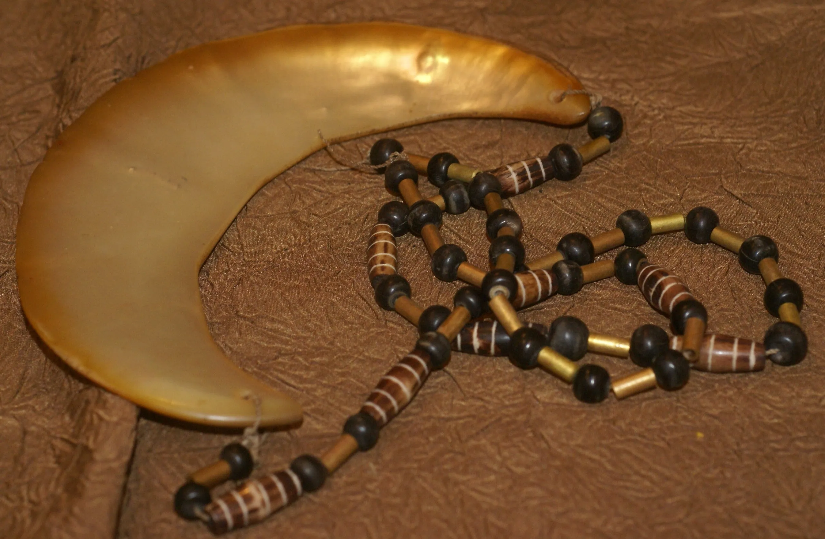 Bride Price Currency, Rare Vintage Ceremonial Moka Kina Shell Necklace (Huge Mother of Pearl Crescent) with Beaded Chain, Pectoral Collected from the Foi Tribe (New guinea), late 1900’s, Highly Collectible. KINA14