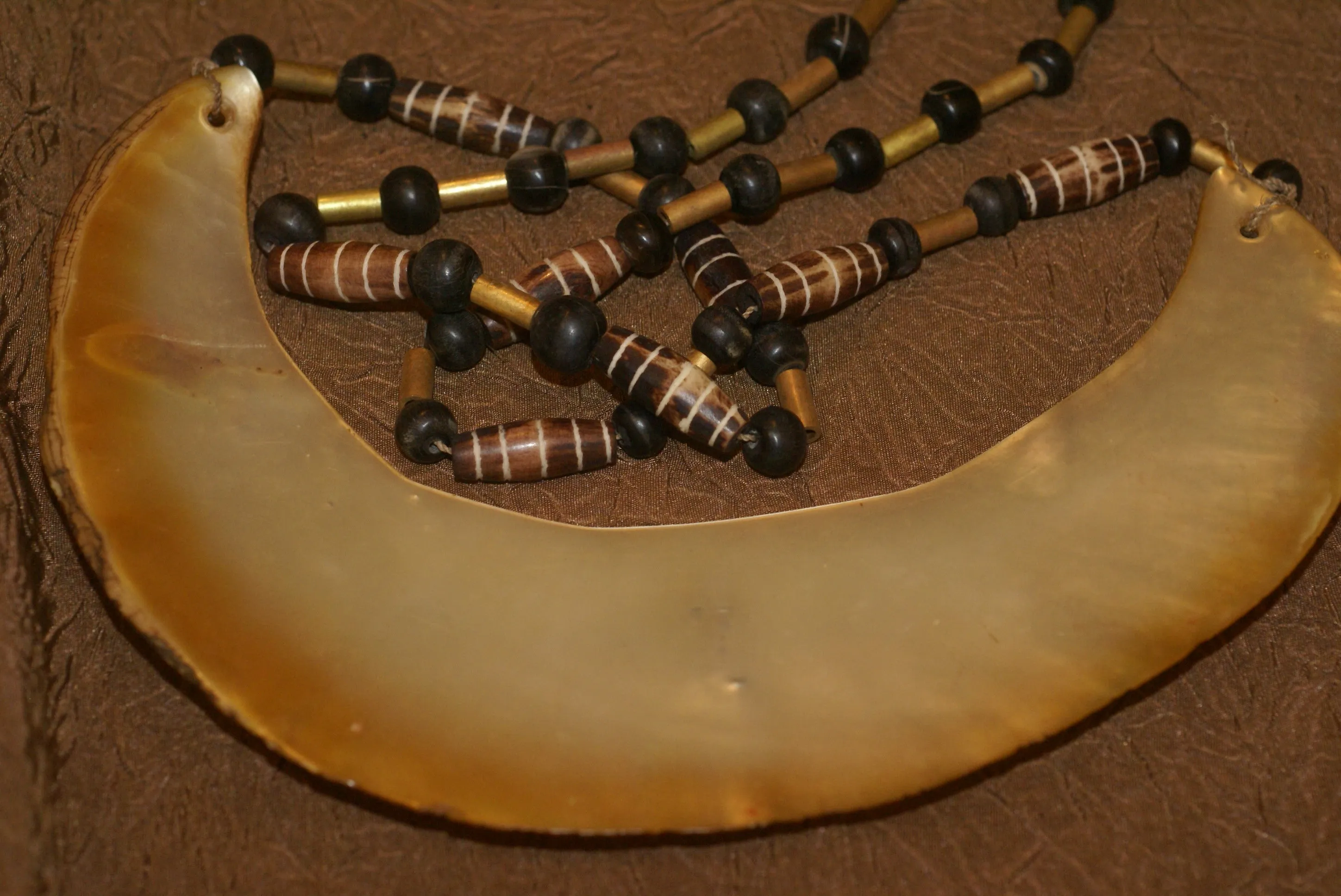 Bride Price Currency, Rare Vintage Ceremonial Moka Kina Shell Necklace (Huge Mother of Pearl Crescent) with Beaded Chain, Pectoral Collected from the Foi Tribe (New guinea), late 1900’s, Highly Collectible. KINA14