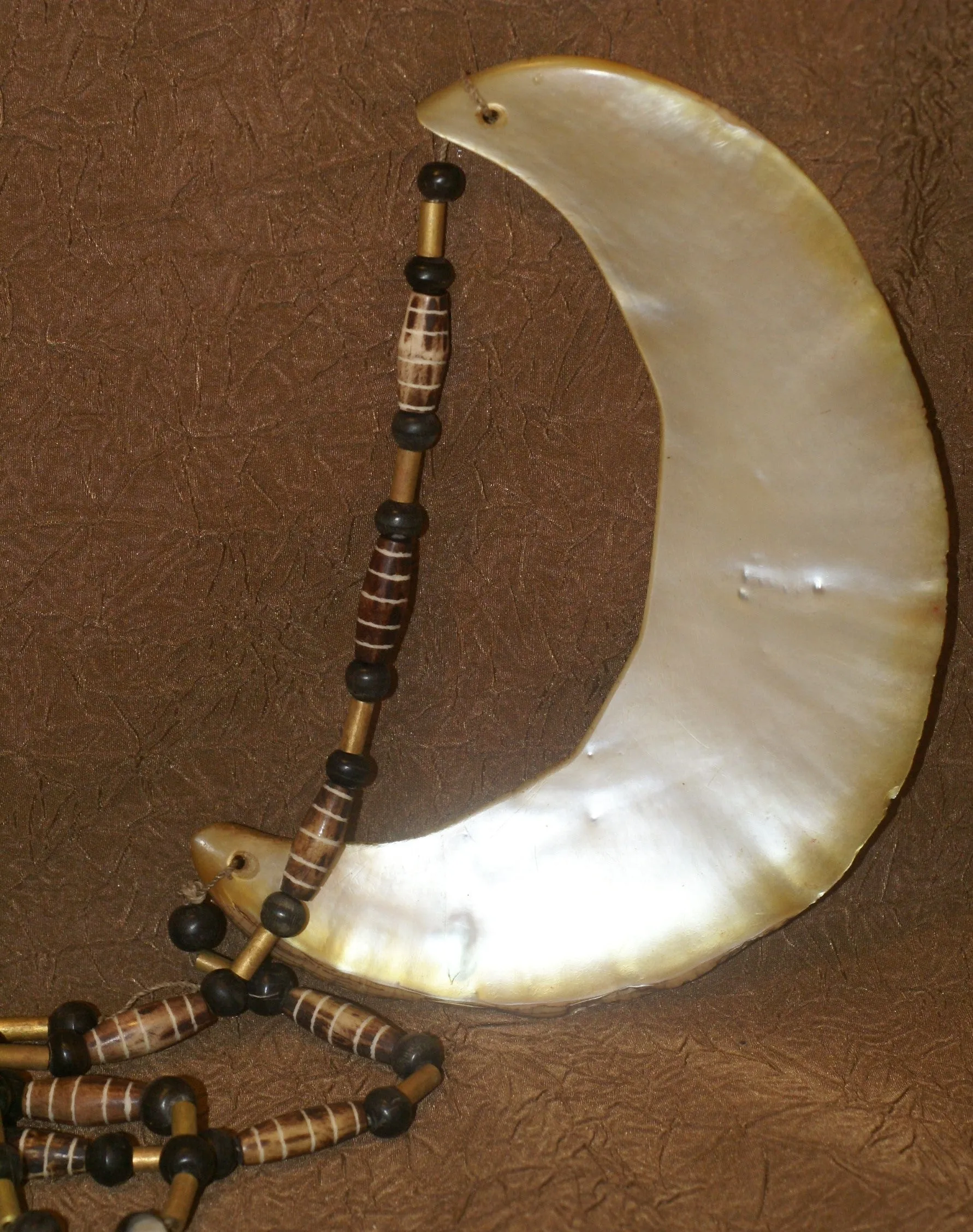 Bride Price Currency, Rare Vintage Ceremonial Moka Kina Shell Necklace (Huge Mother of Pearl Crescent) with Beaded Chain, Pectoral Collected from the Foi Tribe (New guinea), late 1900’s, Highly Collectible. KINA14