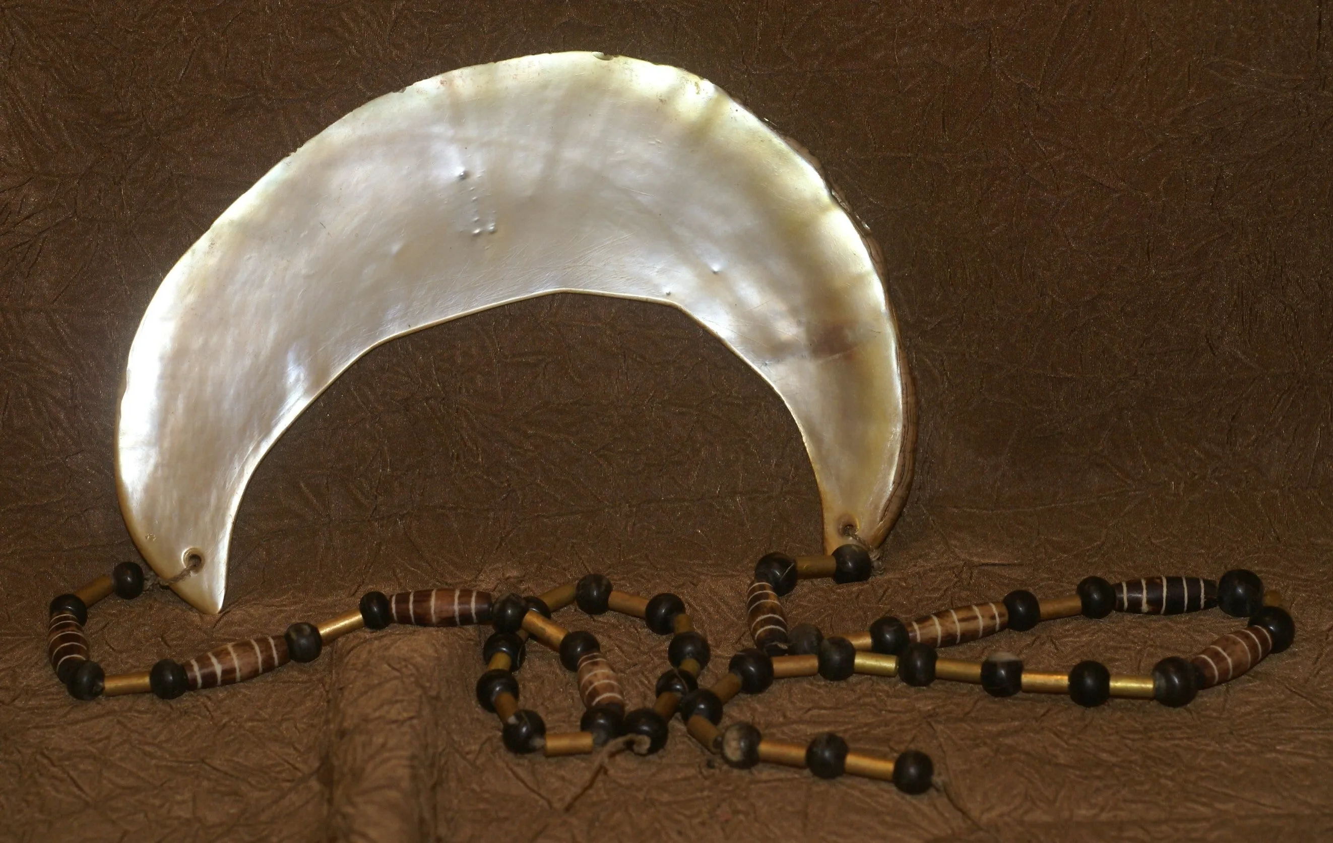 Bride Price Currency, Rare Vintage Ceremonial Moka Kina Shell Necklace (Huge Mother of Pearl Crescent) with Beaded Chain, Pectoral Collected from the Foi Tribe (New guinea), late 1900’s, Highly Collectible. KINA14