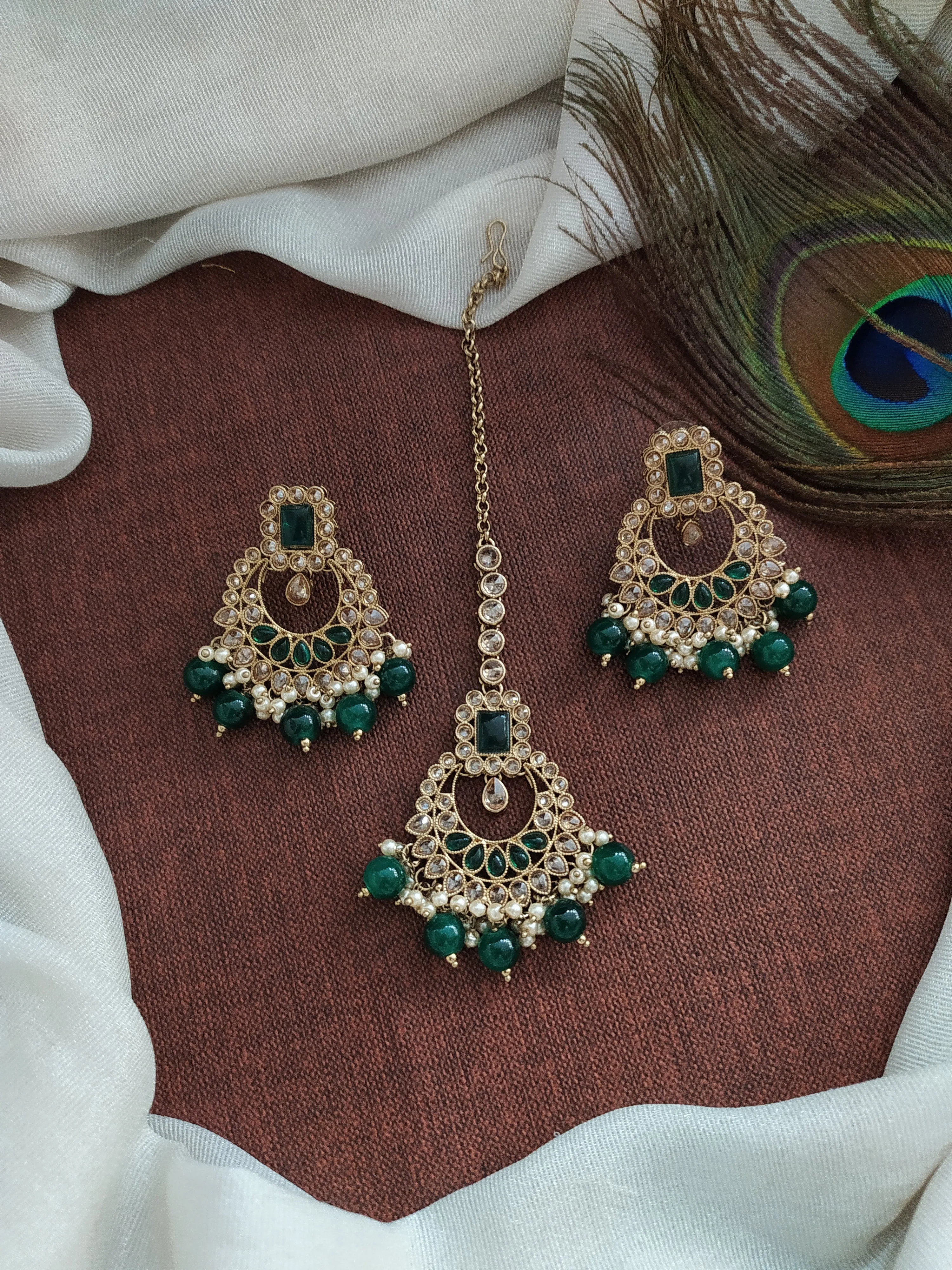 Elegant Mehandi Necklace Set Having Onyx Dangling