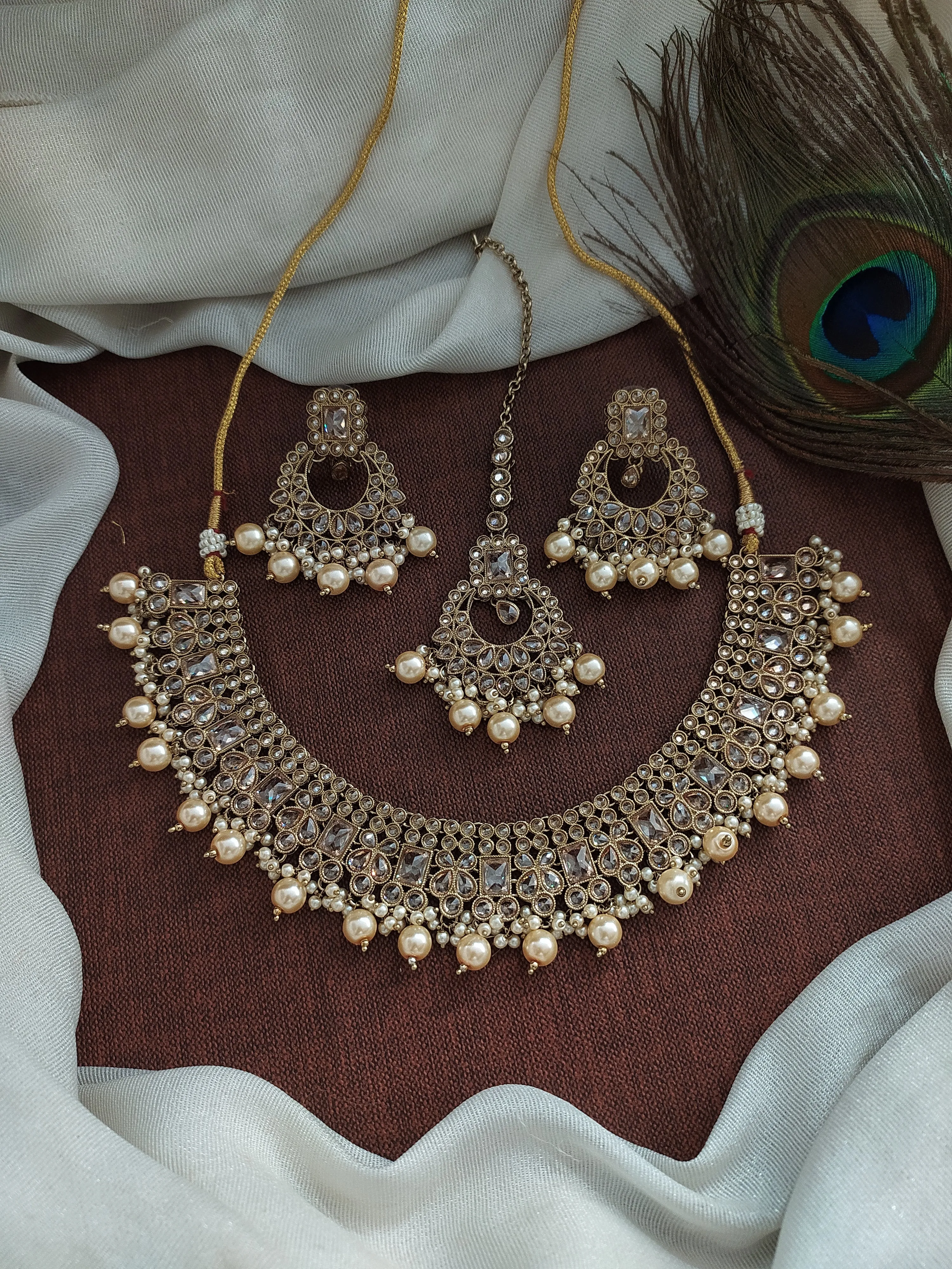 Elegant Mehandi Necklace Set Having Onyx Dangling