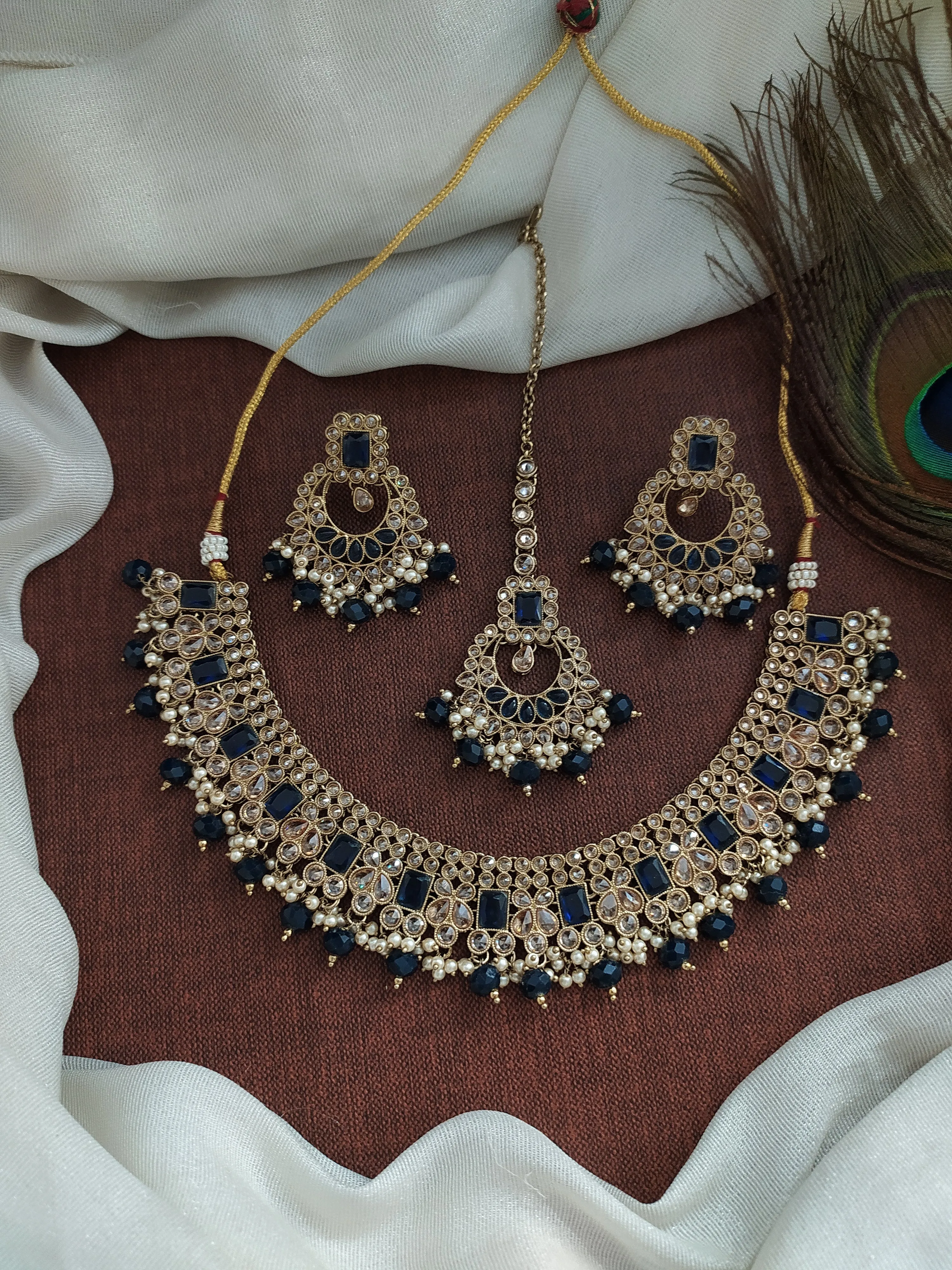 Elegant Mehandi Necklace Set Having Onyx Dangling