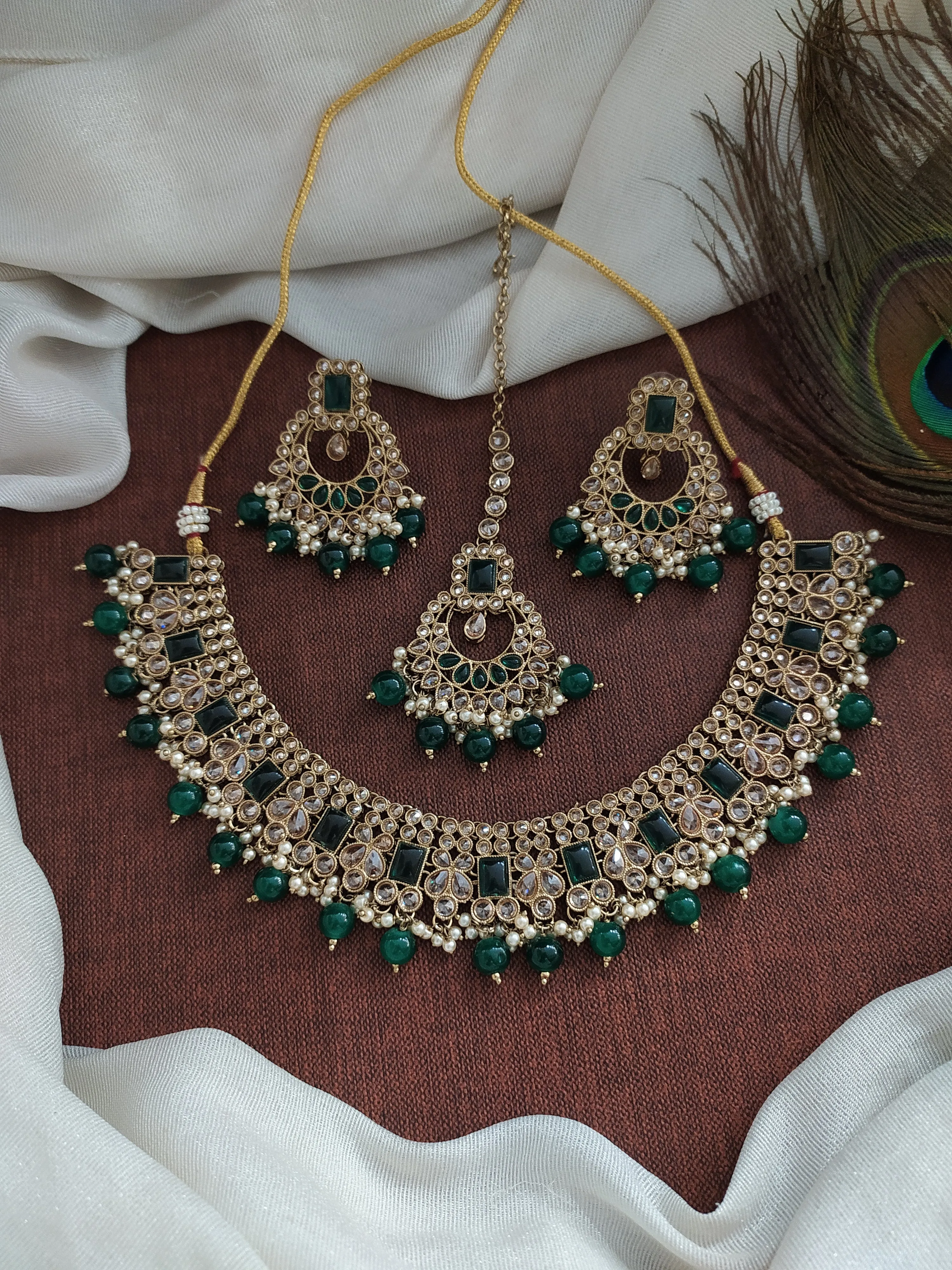 Elegant Mehandi Necklace Set Having Onyx Dangling