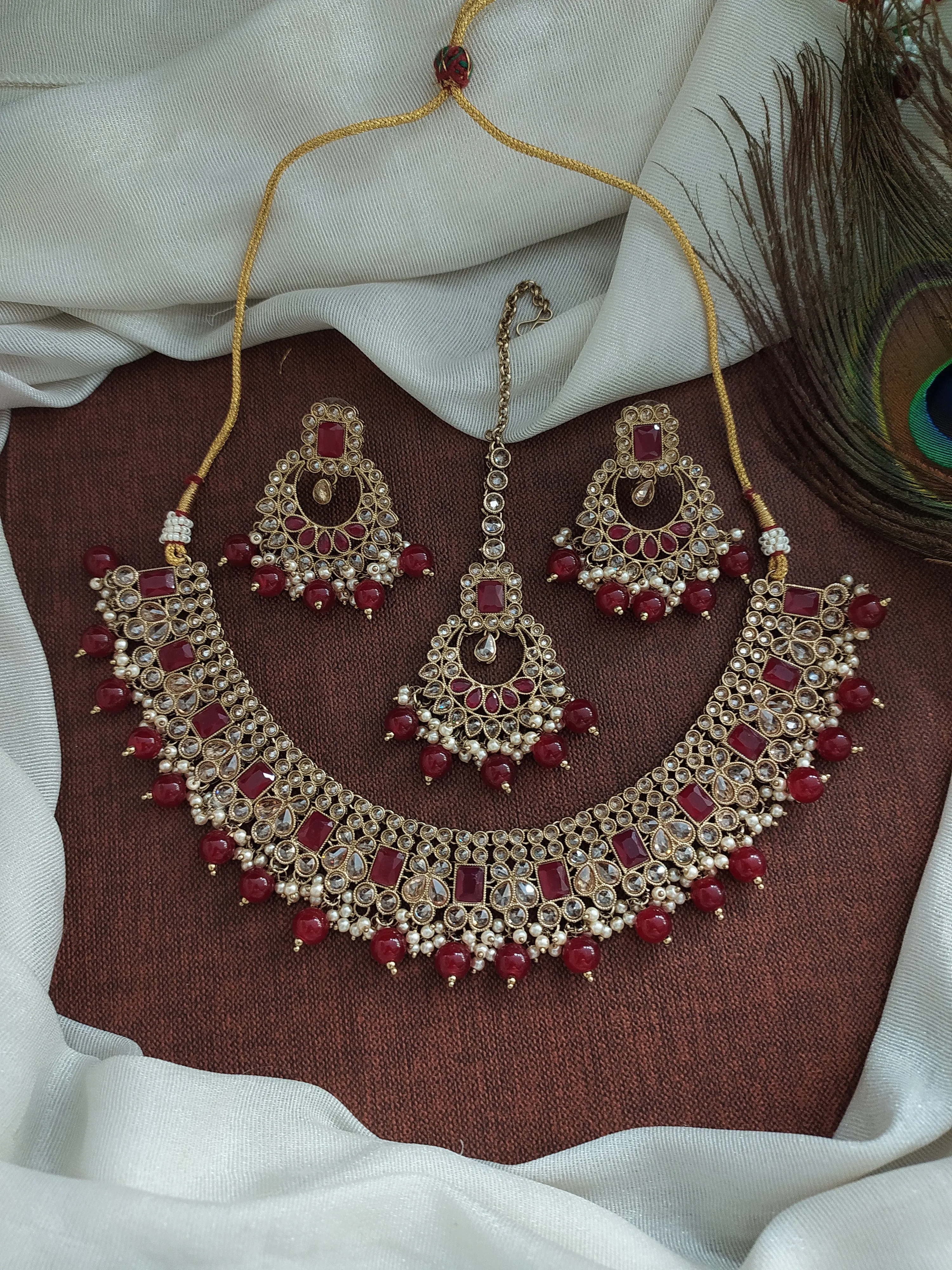 Elegant Mehandi Necklace Set Having Onyx Dangling