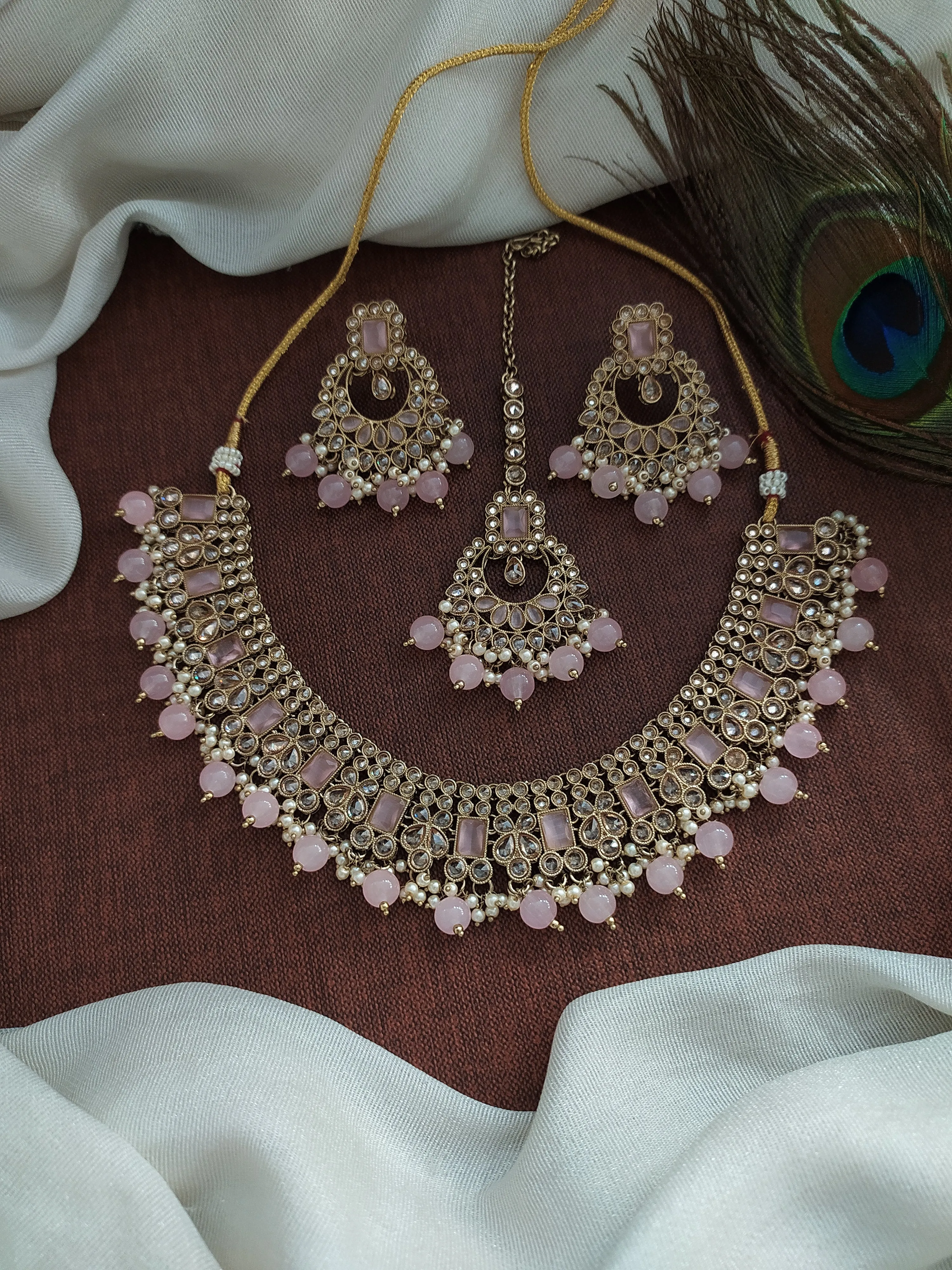 Elegant Mehandi Necklace Set Having Onyx Dangling