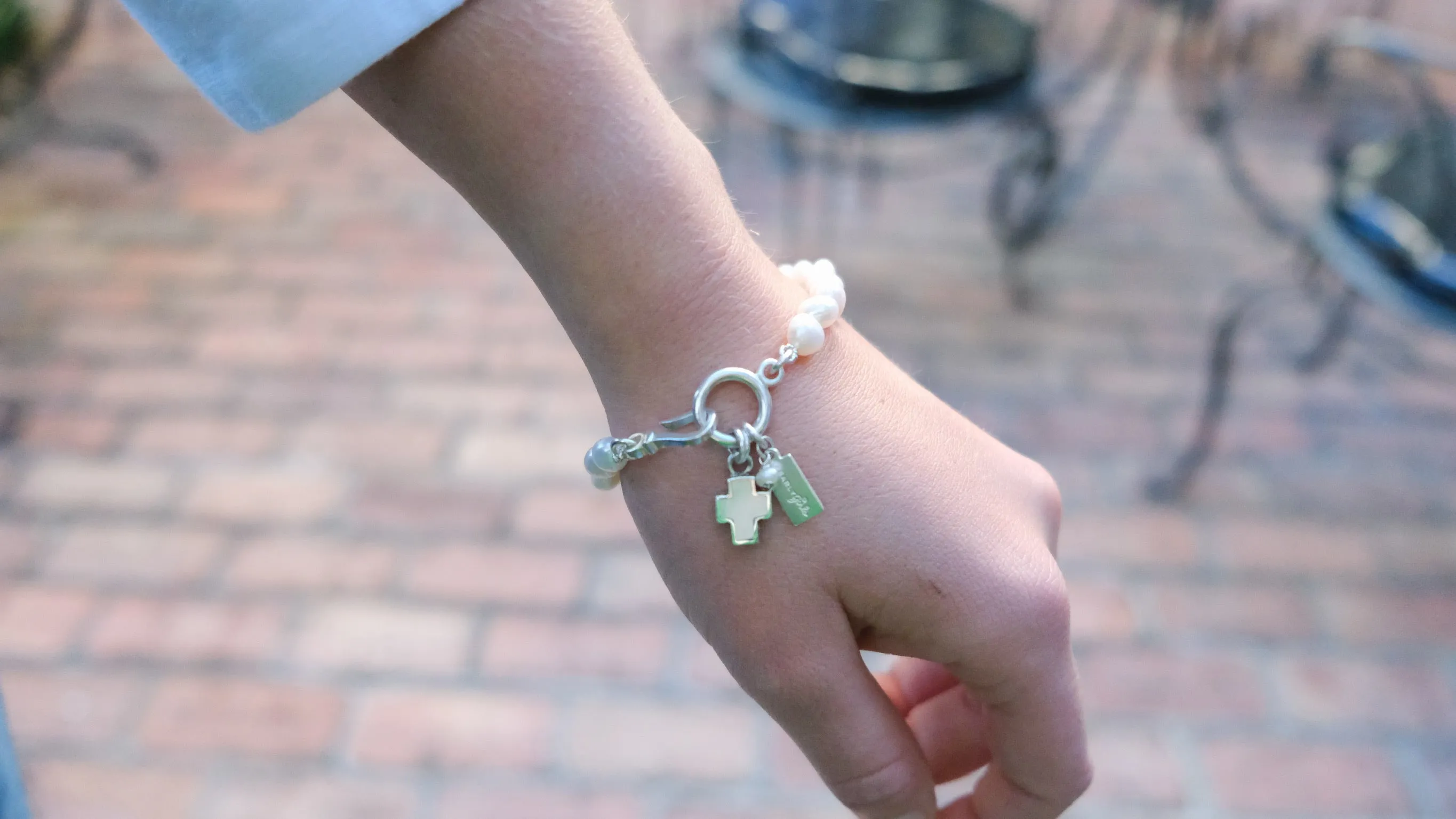 Faith Pearl Bracelet | Freshwater Pearls & Mother of Pearl Cross | By Pearly Girls