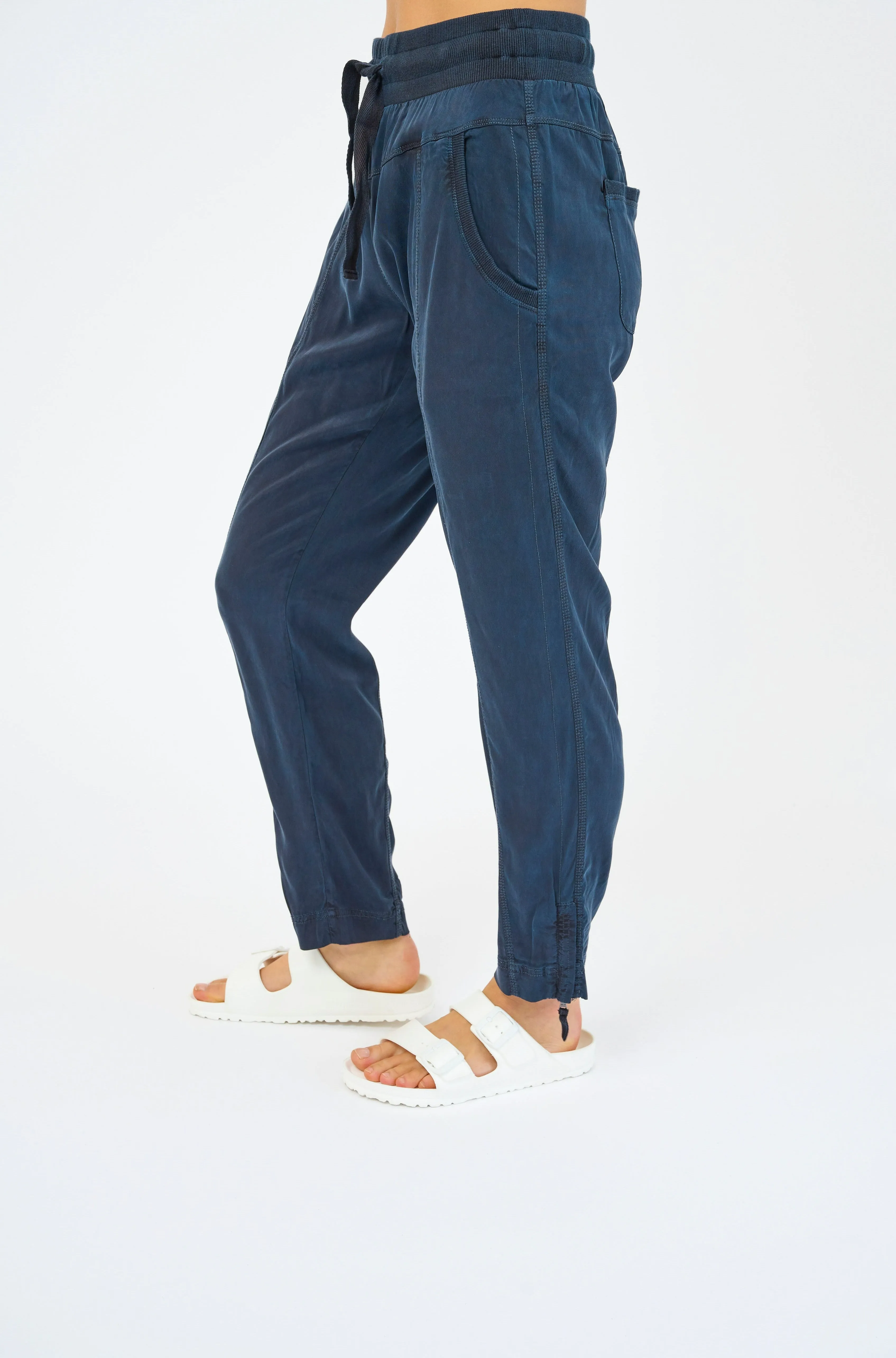 Melody Stretch Cupro Relaxed Fit Jogger