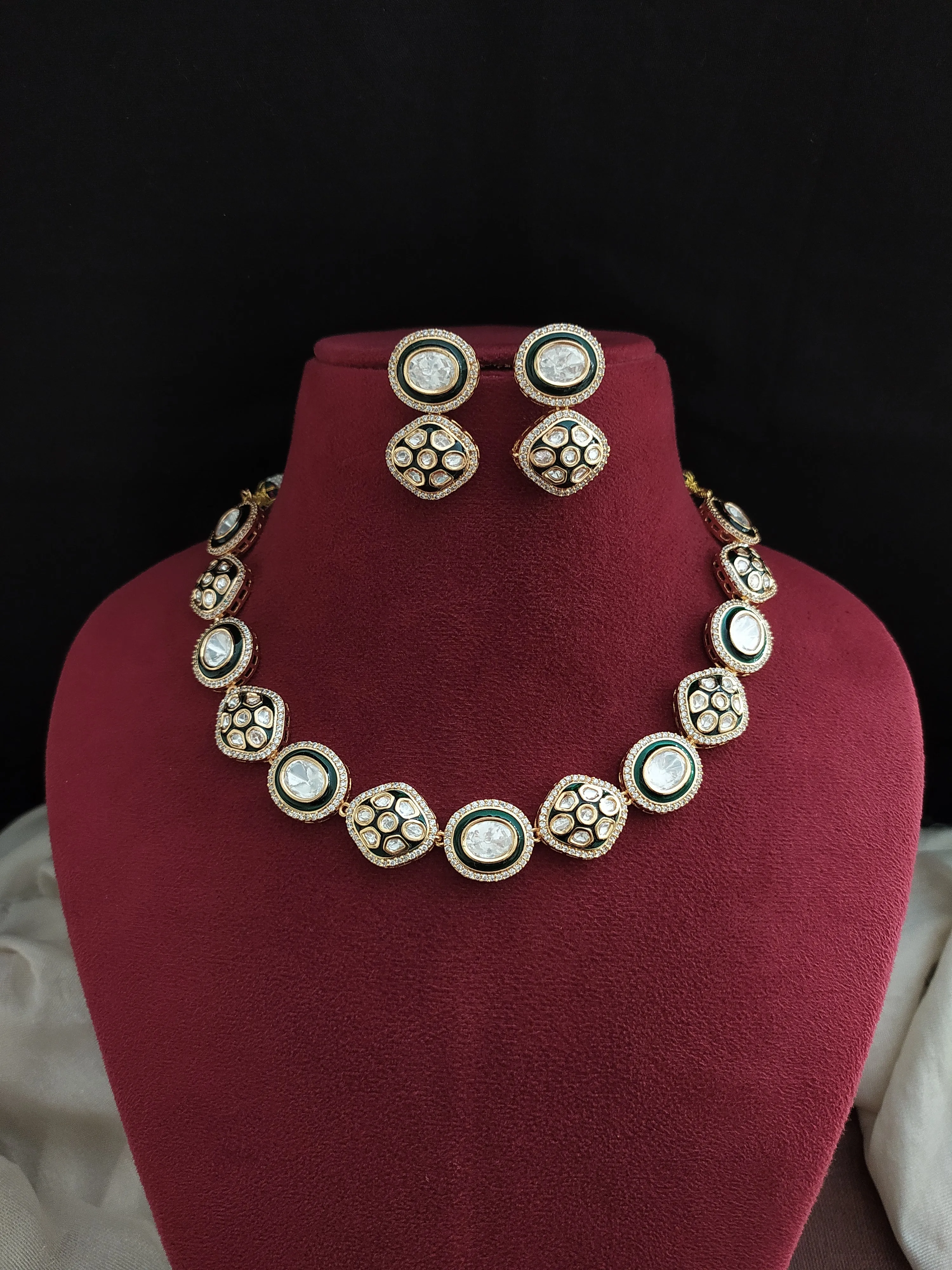 Simple and Elegant Kundan Necklace Set with Meenakari Work